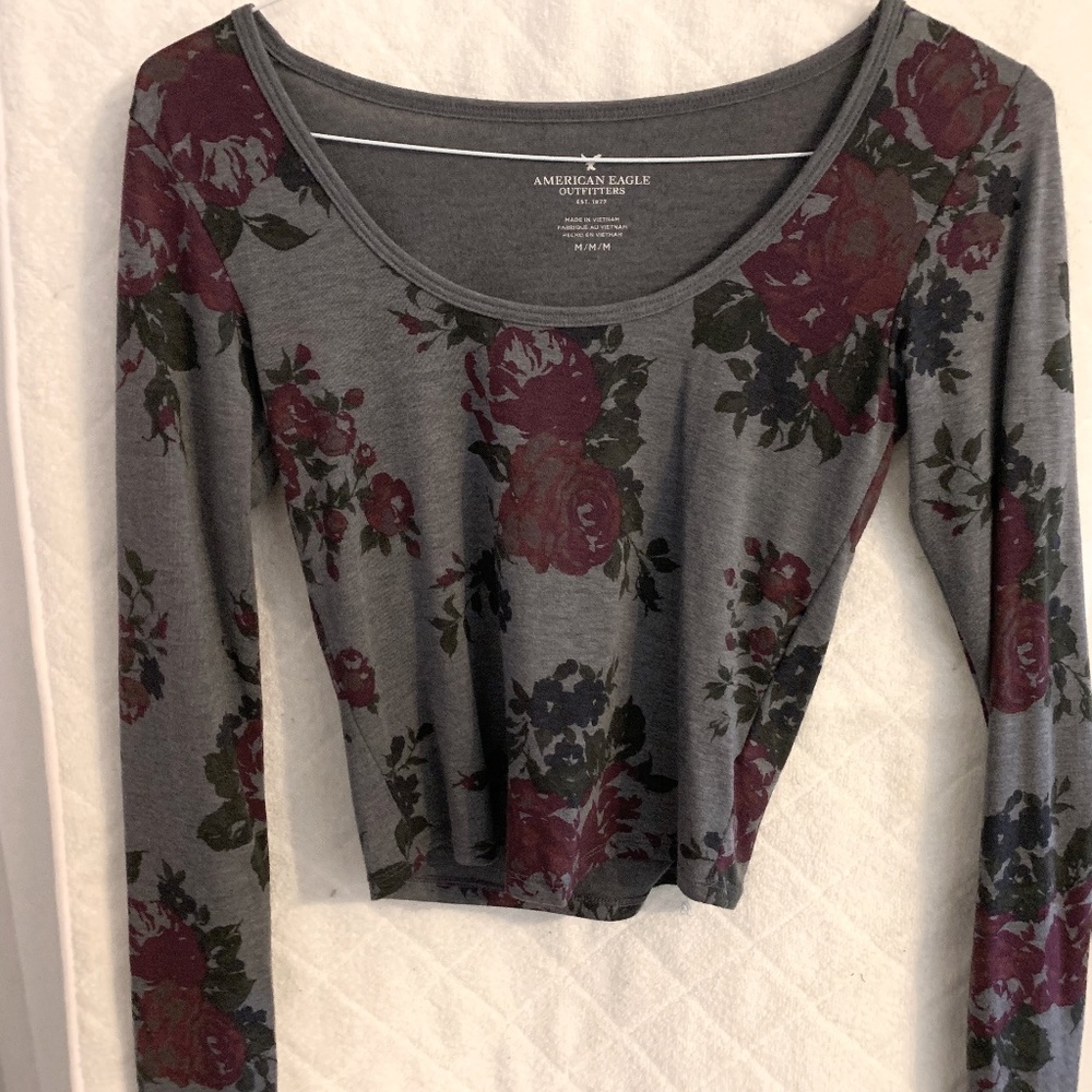 American Eagle women's floral poly blend crop top M